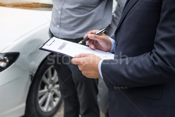 [[stock_photo]]: Assurance · agent · écrit · presse-papiers · voiture