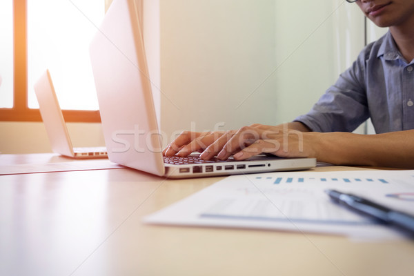 Iş adamı yazarak dizüstü bilgisayar kullanıyorsanız ofis iş Stok fotoğraf © snowing