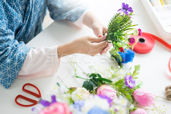 [[stock_photo]]: Jeunes · femmes · affaires · propriétaire · fleuriste · artificielle