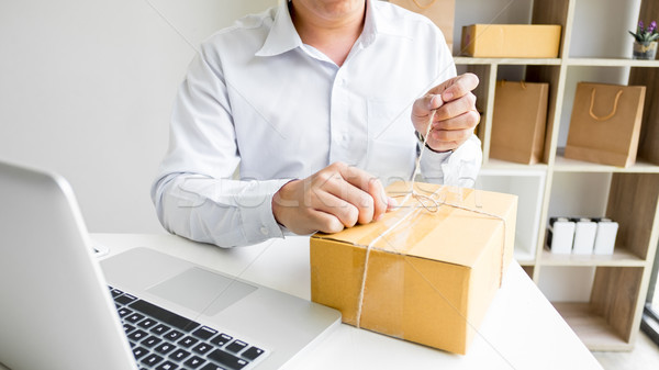 Negócio proprietário homem trabalhando compras on-line produto Foto stock © snowing