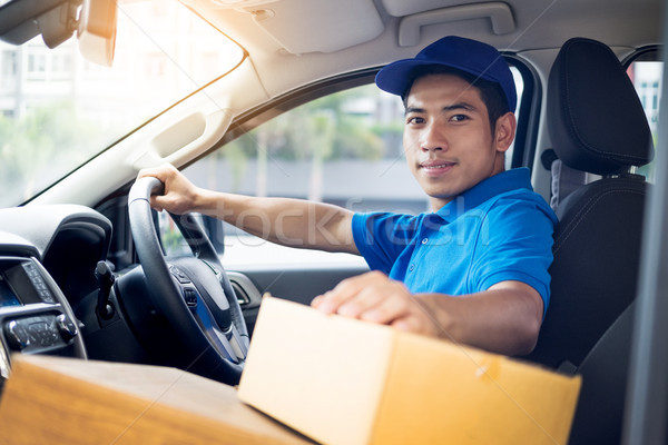 Stockfoto: Levering · boodschapper · man · buiten · magazijn