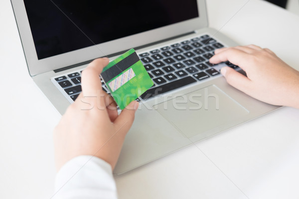 Stockfoto: Gelukkig · jonge · vrouw · creditcard · informatie