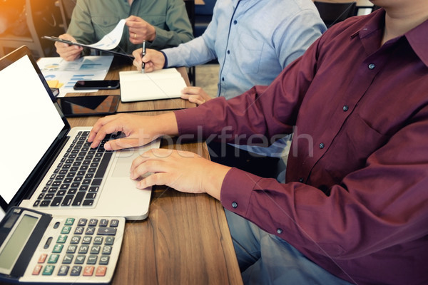Zakelijke bijeenkomst kantoor documenten rekening managers crew Stockfoto © snowing