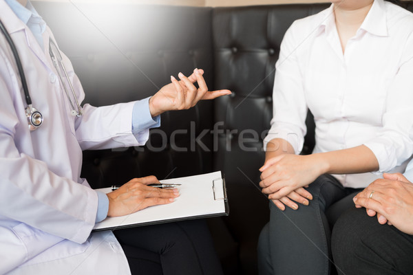 Zdjęcia stock: Pacjenta · słuchania · mężczyzna · lekarz · pytanie