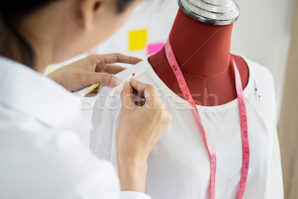 Asiatic croitor imbracaminte proiect manechin atelier Imagine de stoc © snowing
