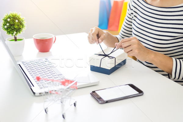 Foto stock: Ecommerce · entrega · línea · inicio · hasta