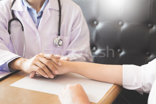 Patient écouter médecin de sexe masculin question [[stock_photo]] © snowing