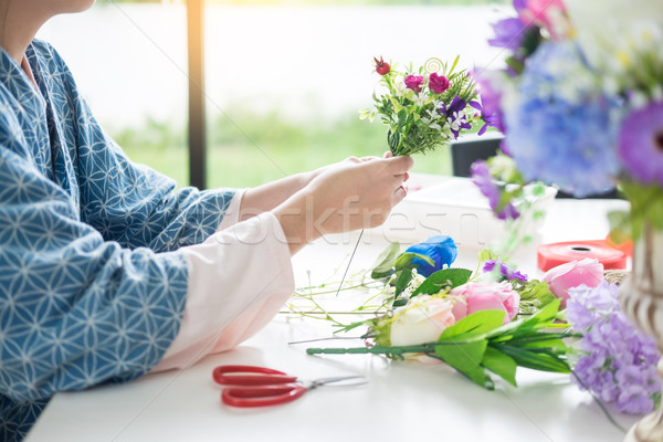 [[stock_photo]]: Jeunes · femmes · affaires · propriétaire · fleuriste · artificielle