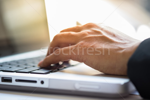 Közelkép gépel férfi kezek kéz laptop Stock fotó © snowing