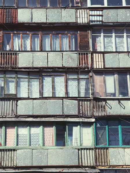 Altbau Farbe hellen Fenster ländlichen Gebäude Stock foto © softulka