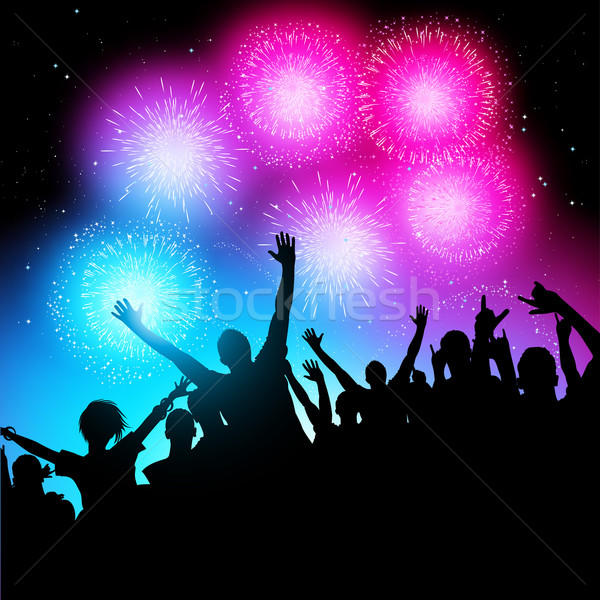 Mulţime vizionarea focuri de artificii oameni afişa petrecere Imagine de stoc © solarseven