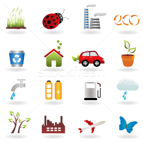 Eco simboluri casă maşină copac Imagine de stoc © soleilc