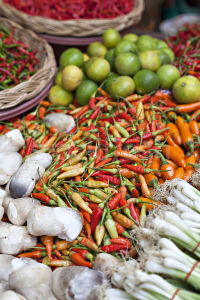 Friss chilipaprika gyümölcs zöldségek ázsiai piac Stock fotó © sophie_mcaulay
