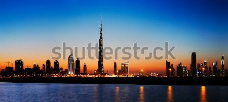 迪拜 天際線 黃昏 海灣 濱 對比 商業照片 © SophieJames