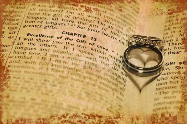 Regalo amor oscuridad dos anillos de boda forma Foto stock © soupstock