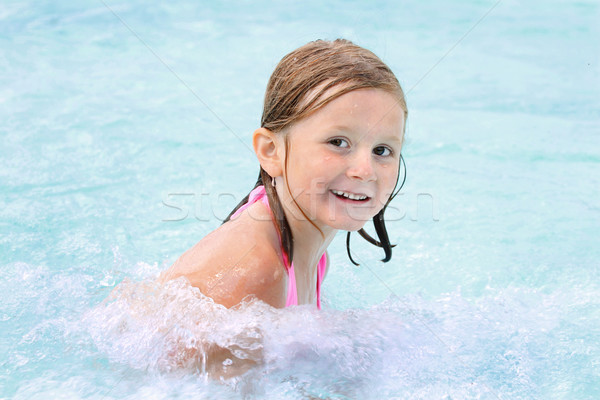 Mädchen glücklich Pool junge Mädchen Schwimmbad Wasser Stock foto © soupstock