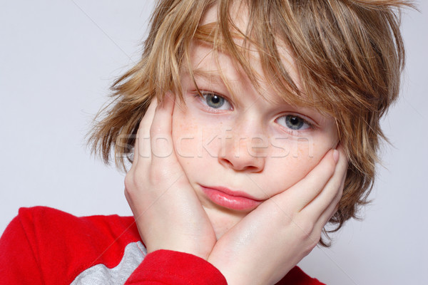 Adoleszenz Junge Aussehen verwechselt Kinder Gesicht Stock foto © soupstock