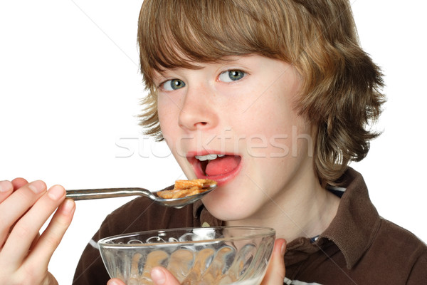 Teen băiat mananca castron cereale gata Imagine de stoc © soupstock