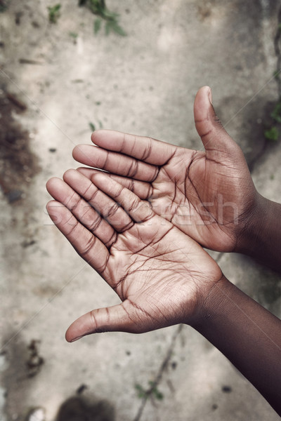 Gol mâini beton sărăcie speranţă social Imagine de stoc © soupstock