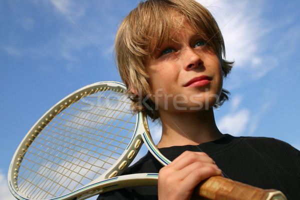 Gata băiat joc tenis Blue Sky Imagine de stoc © soupstock