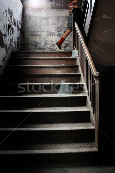 W górę schody młody chłopak opuszczony budynku stłuczone szkło Zdjęcia stock © soupstock