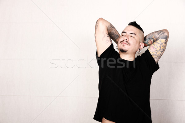 Stockfoto: Portret · getatoeëerd · latino · man · mode