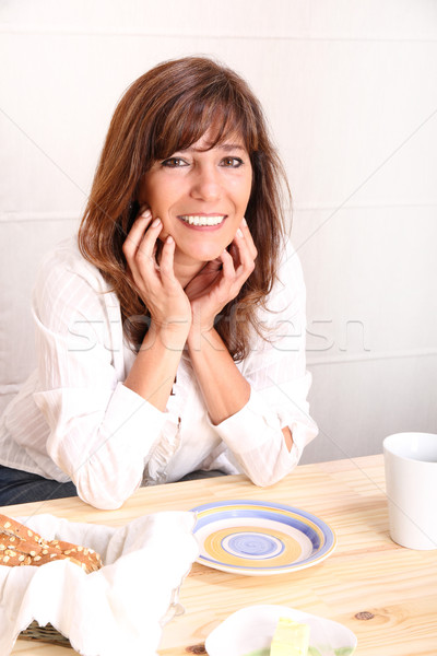 Foto stock: Desayuno · retrato · hermosa · mujer · madura · sesión · cocina