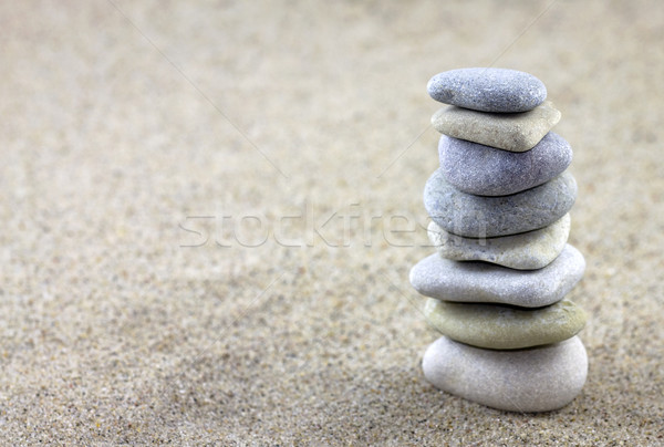 Egyensúlyoz kavicsok homok tengerpart kő egyensúly Stock fotó © sqback