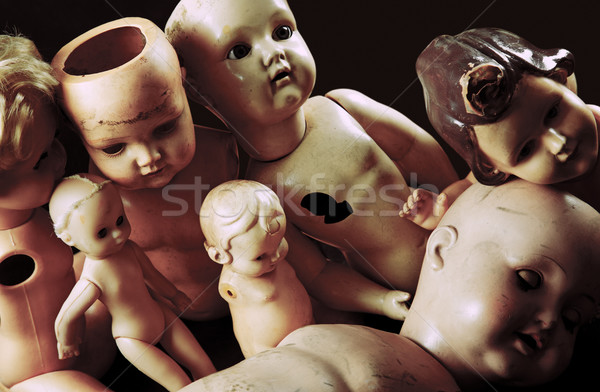 Unheimlich Puppen Gruppe Spielzeug Kopf Puppe Stock foto © sqback