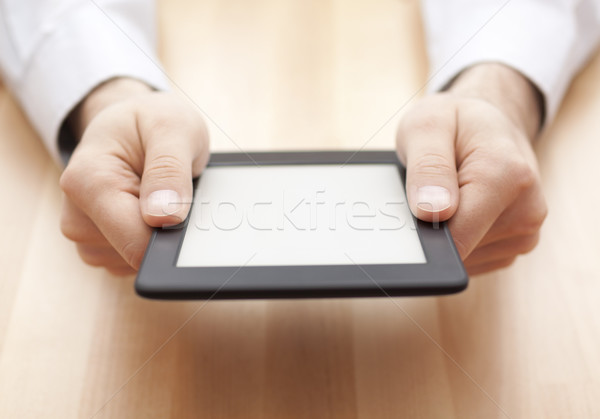 Tablet ebook lettore mani legno spazio Foto d'archivio © sqback