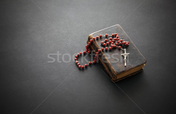 Rozenkrans oude bijbel boek jesus kerk Stockfoto © sqback