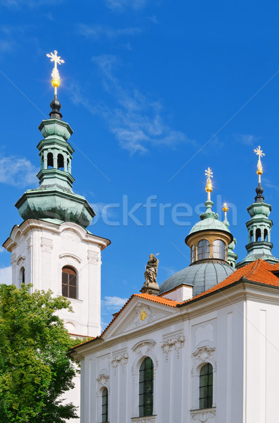 Kirche weiß blauer Himmel Prag Gebäude städtischen Stock foto © SRNR