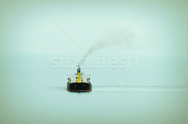 Trocken Frachtschiff schwarz Meer Wasser Boot Stock foto © SRNR
