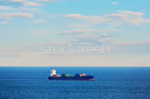 Containerschip zee zwarte water boot schip Stockfoto © SRNR