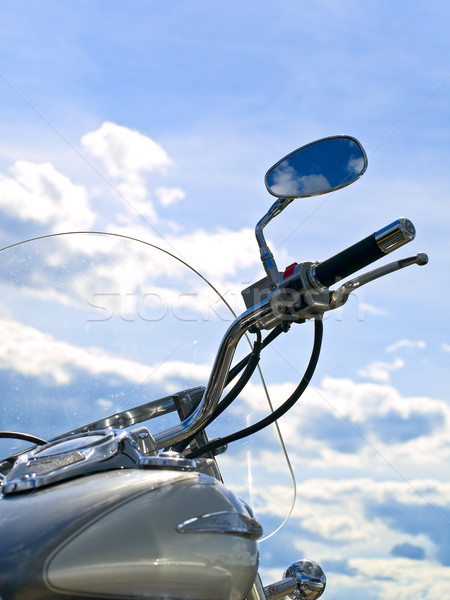 Motocicletă maner bar albastru noros cer Imagine de stoc © SRNR