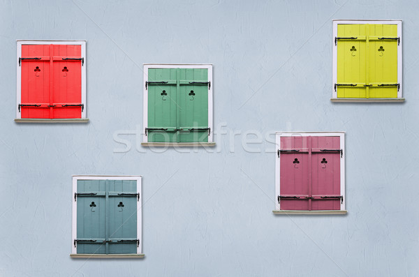Kapalı pencereler renkli mavi ev Stok fotoğraf © SRNR