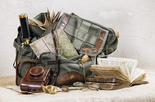 Csendélet retro hátizsák utazás kellékek könyv Stock fotó © SRNR