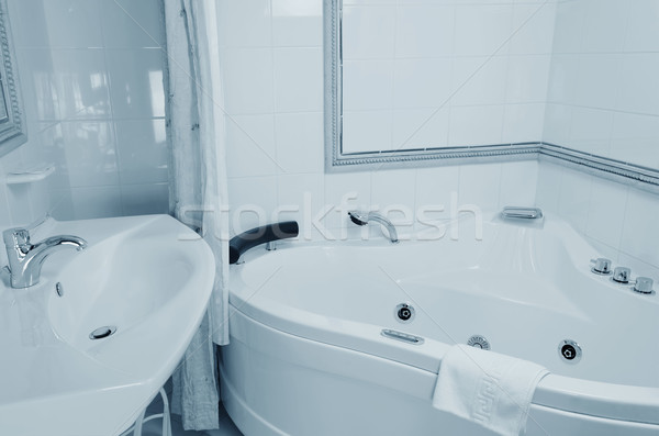 Foto stock: Banheiro · branco · moderno · afundar · jacuzzi · casa