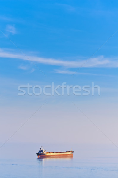 Száraz teherhajó fekete tenger égbolt víz Stock fotó © SRNR