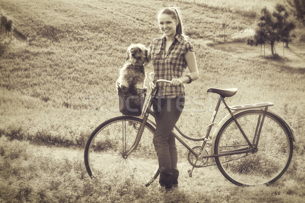 Przyjaźni vintage stylu Fotografia dziewczyna psa Zdjęcia stock © Steevy84