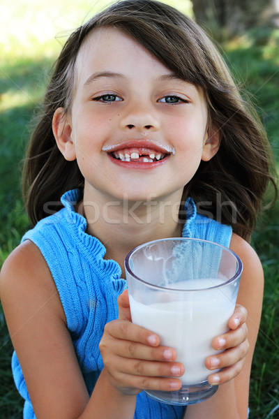 Foto stock: Nino · potable · leche · nina · bigote · superficial