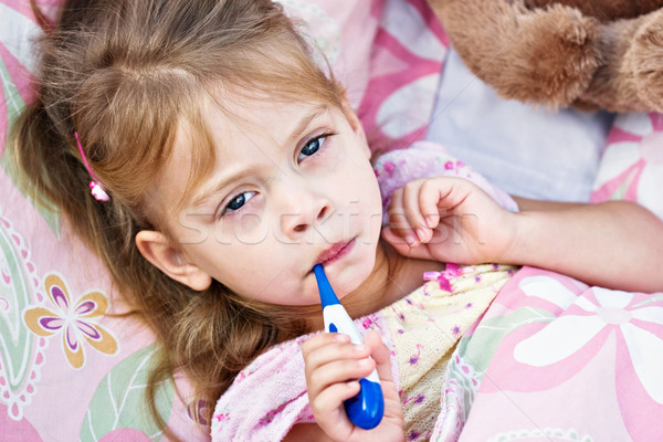 Beteg gyermek hőmérő kislány nem érzés Stock fotó © StephanieFrey