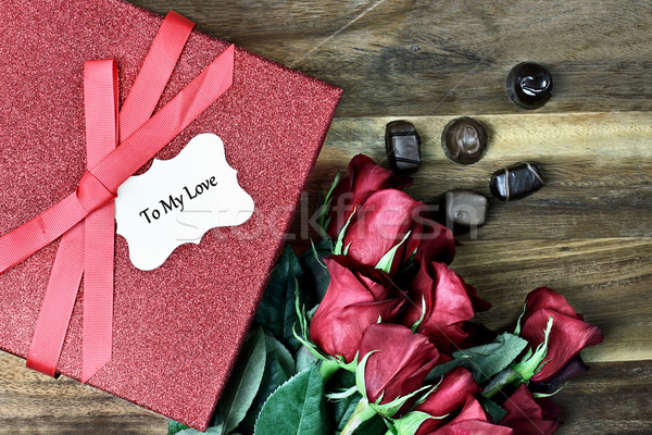 Foto d'archivio: Scatola · regalo · rose · cioccolato · lungo · stelo · rose · rosse