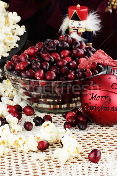 Weihnachten string Popcorn Preiselbeeren Schüssel Stock foto © StephanieFrey