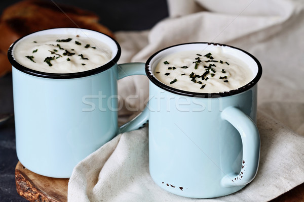 Doua cupe proaspăt fierbinte supa de cartofi pâine Imagine de stoc © StephanieFrey