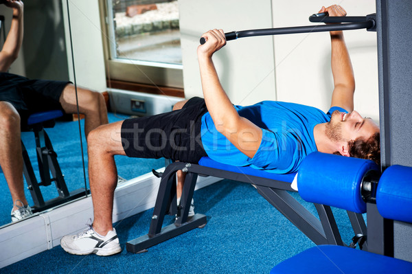 Fitness ragazzo panchina brucia calorie Foto d'archivio © stockyimages