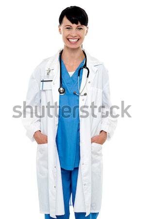 Uśmiechnięty młodych kobiet medycznych zawodowych stwarzające Zdjęcia stock © stockyimages
