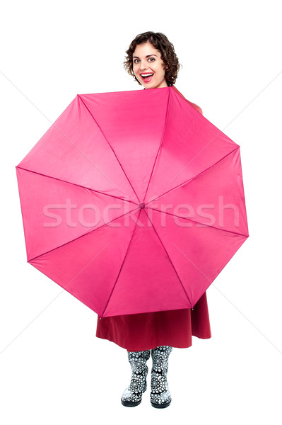 Heiter Frau verspielt Dach hübsche Frau hinter Stock foto © stockyimages