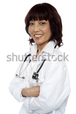 Foto stock: Sonriendo · médicos · experto · posando · los · brazos · cruzados · estetoscopio