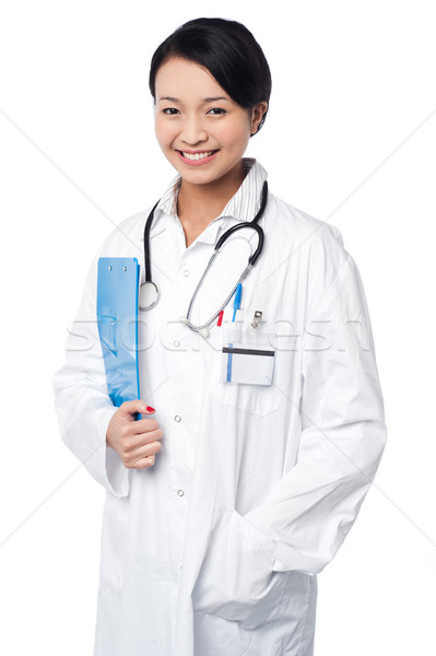 Jovem médico clipboard feminino médico Foto stock © stockyimages